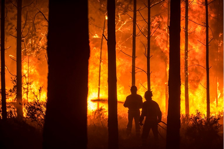 Vatrena stihija guta sjeverozapad Italije, 1000 ljudi evakuirano zbog šumskih požara