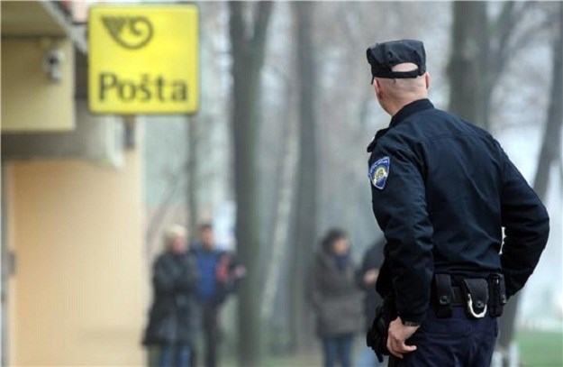 Usred bijela dana uz prijetnju pištoljem opljačkao poštu u Zagrebu