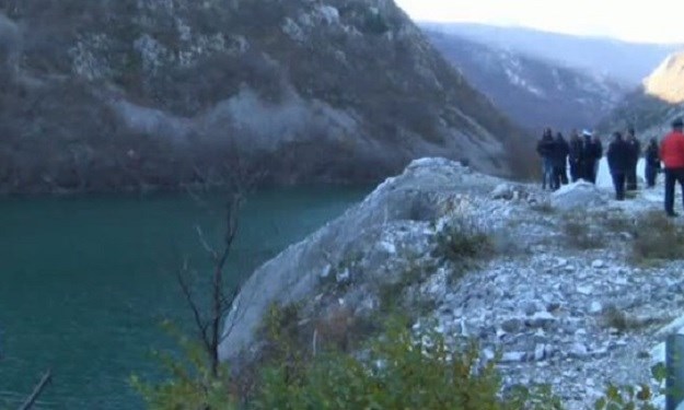 Mostar zavijen u crno: Pronađeno tijelo četvrtog mladića stradalog u Neretvi
