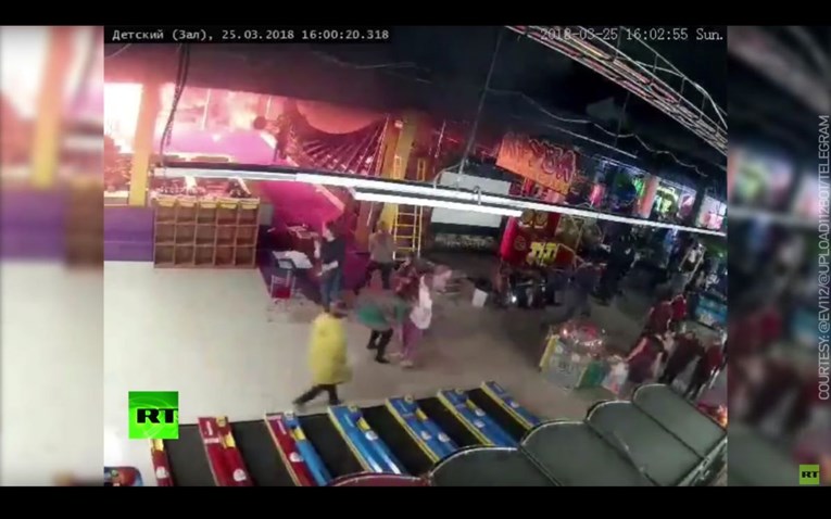 Objavljena strašna snimka trenutka kad je izbio požar u ruskom šoping centru