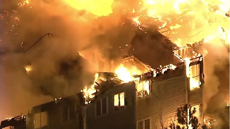 VIDEO, FOTO Ogroman požar uništio starački dom u SAD-u, najmanje 20 ozlijeđenih