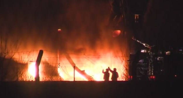 Uzbuna u Osijeku: Vatrogasci lokalizirali golemi požar koji je buknuo u tvornici plastike