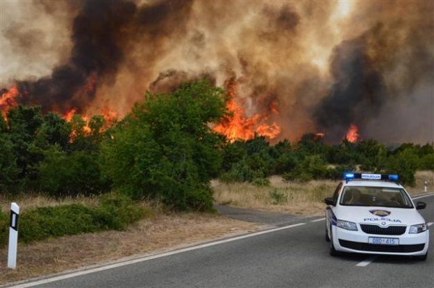 Gori i Istra: Vatra u Kršanu prijeti kućama, stanovništvo bez struje