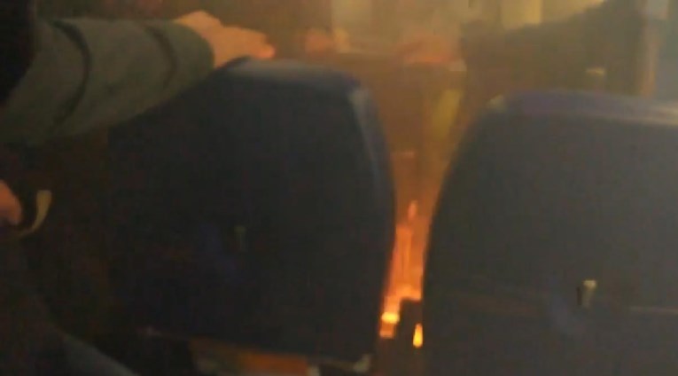 VIDEO Požar u ruskom zrakoplovu, putnici evakuirani