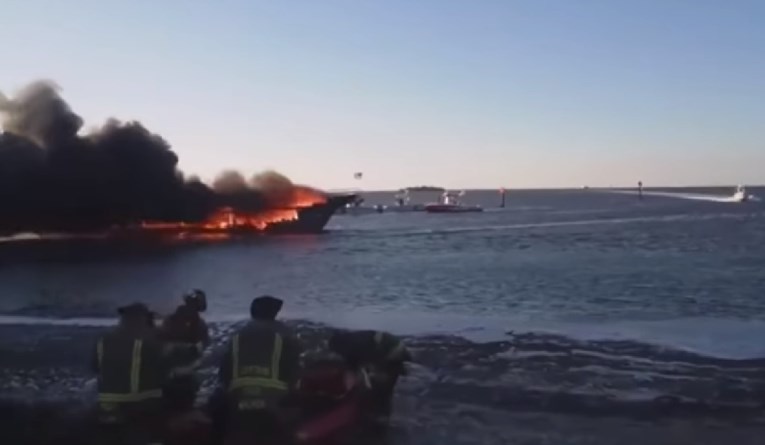 VIDEO Požar na brodu s kasinom kod Floride, jedna osoba poginula