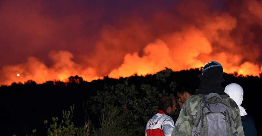 Kritično i u Crnoj Gori, vatra stigla na 300 metara od kuća