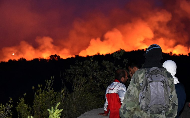 Izgubljeni Poljak u Crnoj Gori zapalio vatru da pokaže gdje je, požar zahvatio cijelo brdo