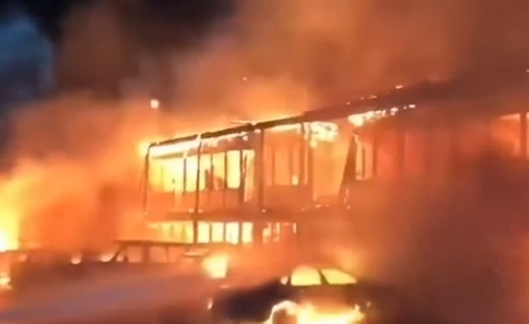 VIDEO Novi požari haraju Kalifornijom, vatrogasci bespomoćni, vjetrovi dosežu brzinu uragana