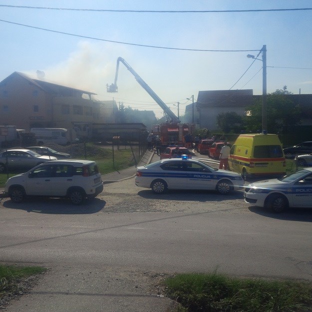 Požar u Donjoj Dubravi gasilo više od 20 vatrogasaca