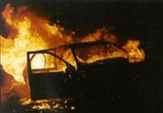 Francuzi na Novu godinu zapalili 940 automobila