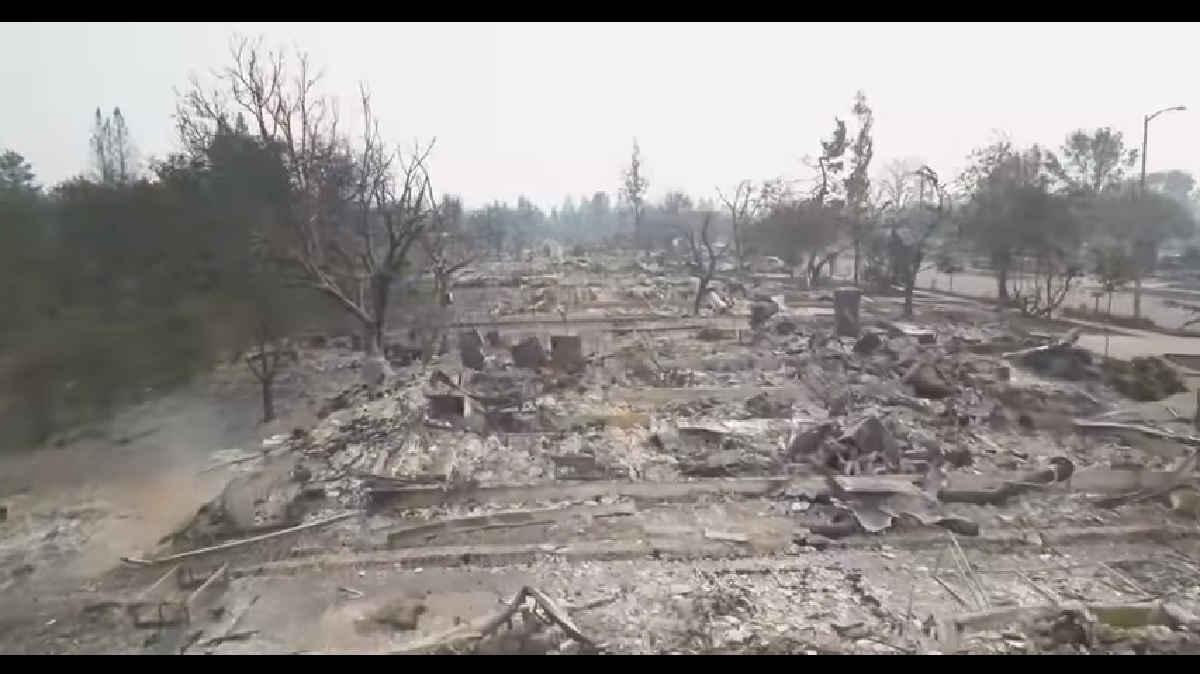 VIDEO POTPUNO UNIŠTENJE Šire se požari u Kaliforniji: Najmanje 23 mrtvih, očajni stanovnici u bijegu