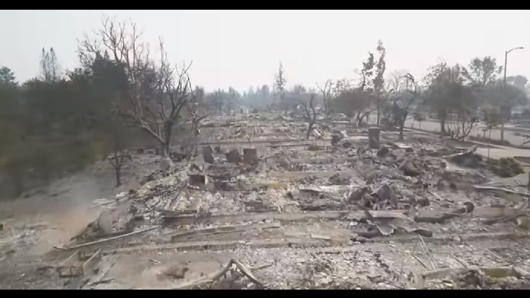 VIDEO POTPUNO UNIŠTENJE Šire se požari u Kaliforniji: Najmanje 23 mrtvih, očajni stanovnici u bijegu