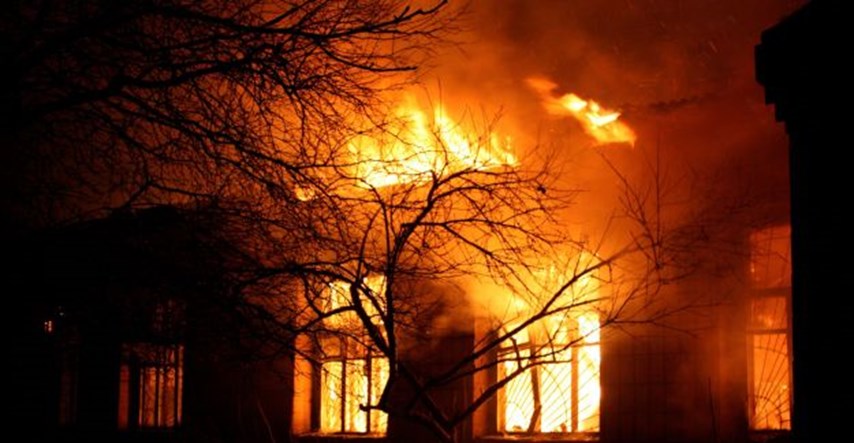 Tragedija u Iloku: 48-godišnjak smrtno stradao u požaru obiteljske kuće