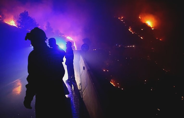 FOTO Ovo su umorni heroji koji brane Dalmaciju od požara