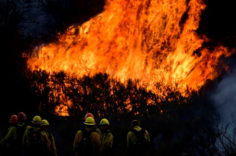 Snažni vjetrovi razbuktat će goleme požare u Kaliforniji, vatrogasci na mukama