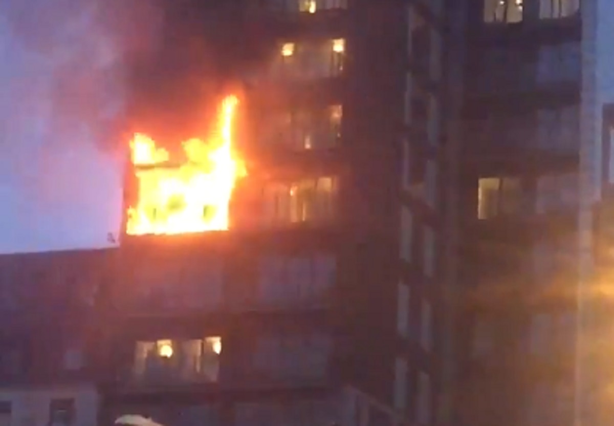 VIDEO U Manchesteru gorjela zgrada, požar izbio na devetom katu pa se brzo proširio
