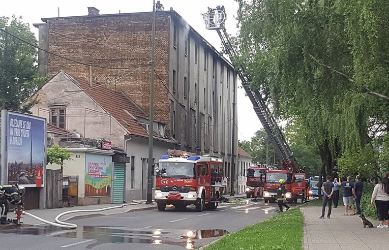 Vatrogasci ugasili požar kod zagrebačkog Paromlina