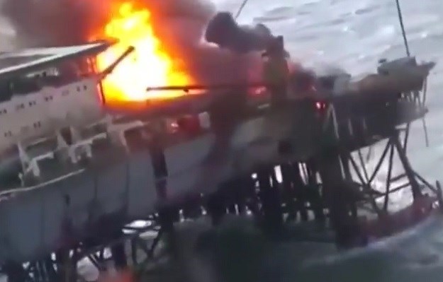 Velika nesreća na Kaspijskom jezeru: U požaru na naftnoj platformi poginulo najmanje 32 ljudi