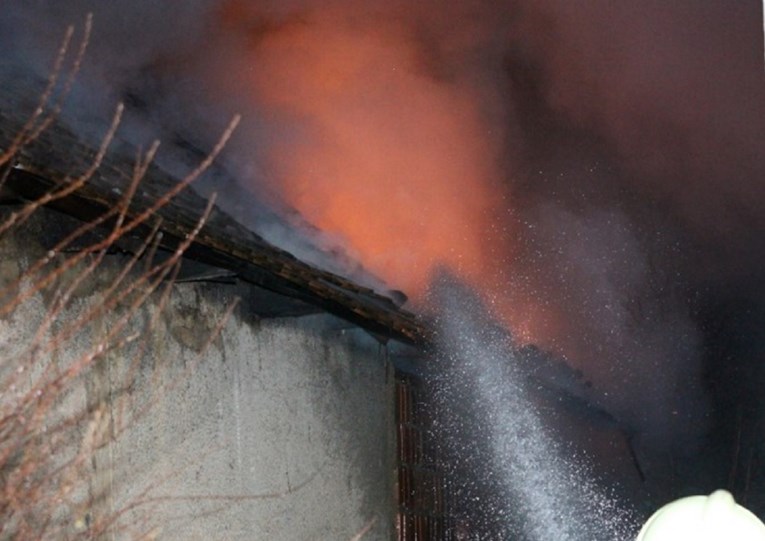 FOTO Kod Požege izgorjela kuća šesteročlane obitelji