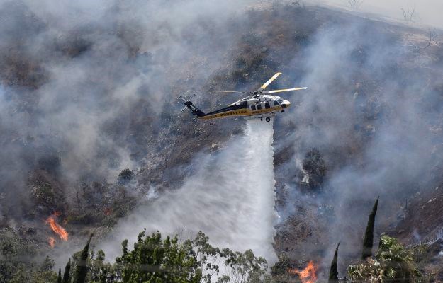 Ljudi panično bježe pred plamenom kod Los Angelesa: Evakuirano 300 domova