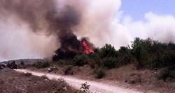 Požar kod Biograda: Jak vjetar otežava gašenje, vatra na 100 metara od kuća