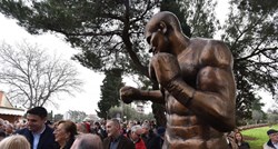 Parlov dobio spomenik u Fažani: "Ponosni smo što smo živjeli sa svjetskim prvakom"