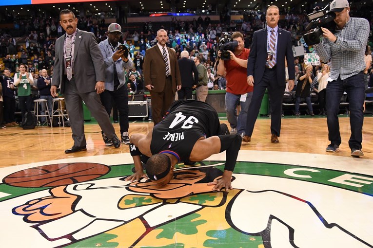 NBA ne pamti ovakve ovacije gostujućem igraču: Pogledajte kako su se navijači naklonili legendi