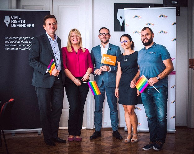 Političari uz LGBT aktiviste na beogradskoj Povorci ponosa