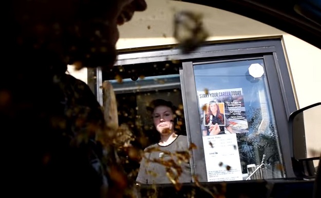 VIDEO Djelatnica McDonald`sa genijalno se obračunala s napornim šaljivdžijama
