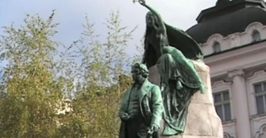 U znak prosvjeda žicom omotali Prešernov spomenik u Ljubljani