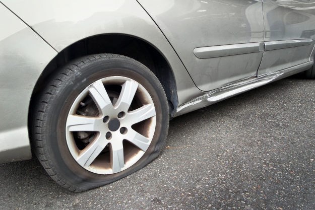 Karlovačka policija otkrila tko je nožem bušio gume na automobilima u centru grada