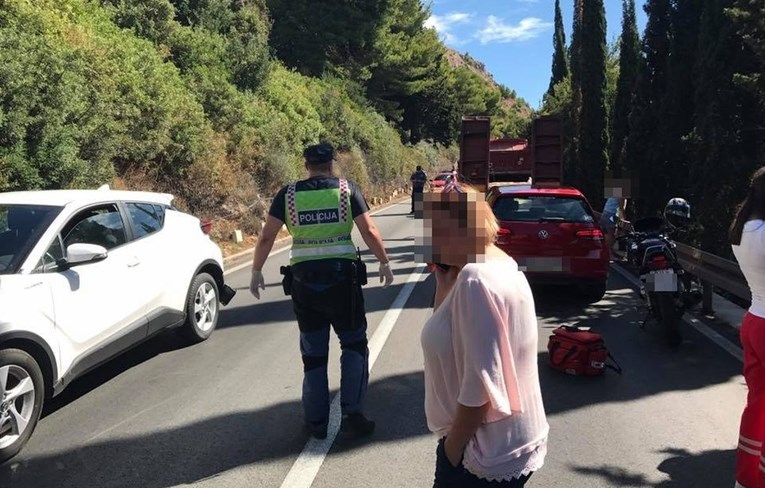 U sudaru teretnog vozila i motocikla u Dubrovniku poginula Njemica