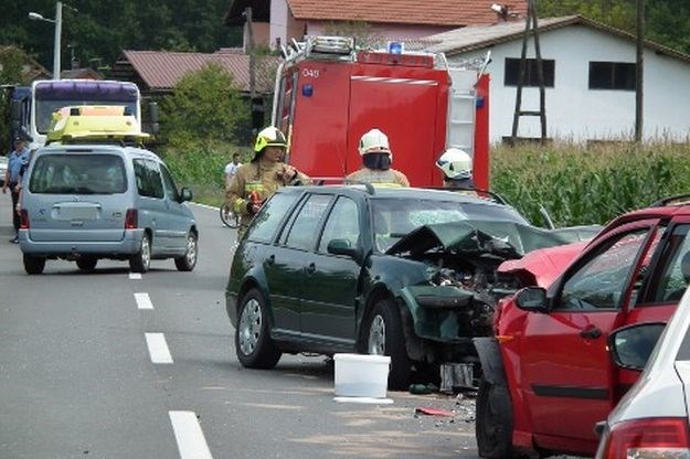 Teška nesreća kod Karlovca: Najmanje osam osoba ozlijeđeno u sudaru 4 automobila