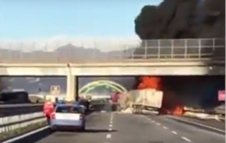 TRAGEDIJA U ITALIJI U nesreći na autocesti zapalila se cisterna, poginulo šestero ljudi