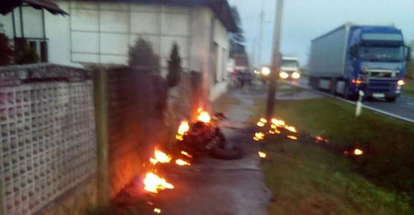 NESREĆA KOD ĐURĐEVCA Motorist pretjecao na zadnjem kotaču, zabio se u zid i poginuo, a motor se zapalio