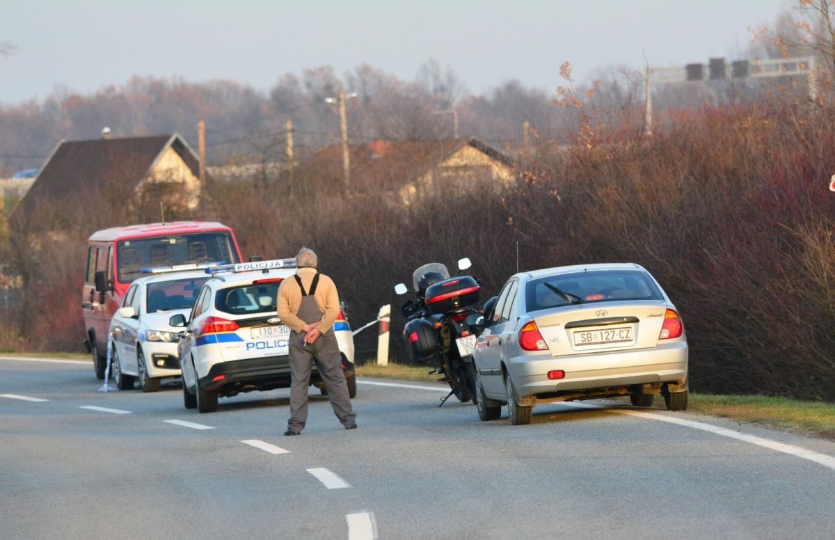 U sudaru s automobilom kod Jaruge poginuo motorist