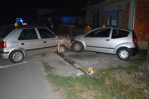 Vozio pijan, sletio s ceste i zabio se u parkirani auto