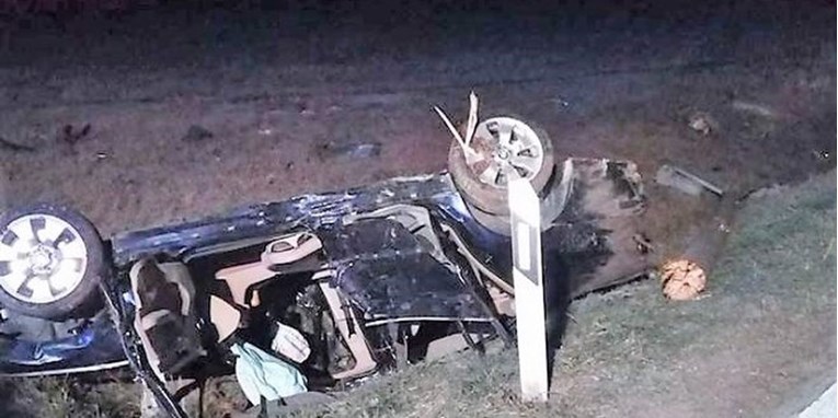 TEŠKA NESREĆA BLIZU BJELOVARA Nakon sudara s traktorom auto sletio s ceste, jedna osoba poginula