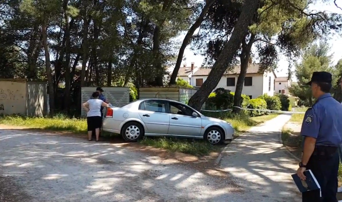 Detalji tragedije u Puli: Vozač je pokušao zaustaviti auto kroz vrata, umro je prikliješten uz stablo