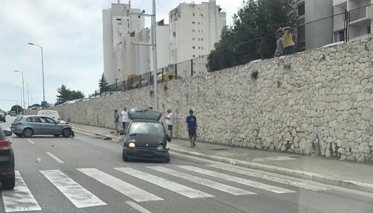 Dva osobna automobila sudarila se u Splitu