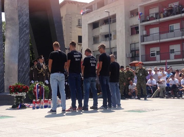 Knin u znaku nogometa: Navijači položili cvijeće, prekrižili HNS i Glavu, Kovač među glavešinama