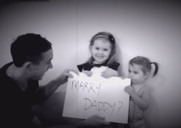 Preslatke djevojčice pomogle ocu da zaprosi njihovu majku