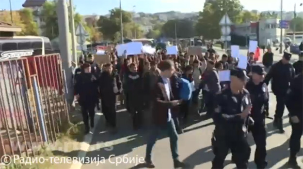 Potukli se i zaustavili promet, više stotina migranata pješice iz Beograda krenulo prema Mađarskoj