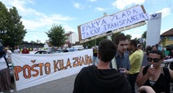 Studenticama koje kampiraju ispred MZOŠ-a pridružilo se stotinjak kolega u prosvjedu