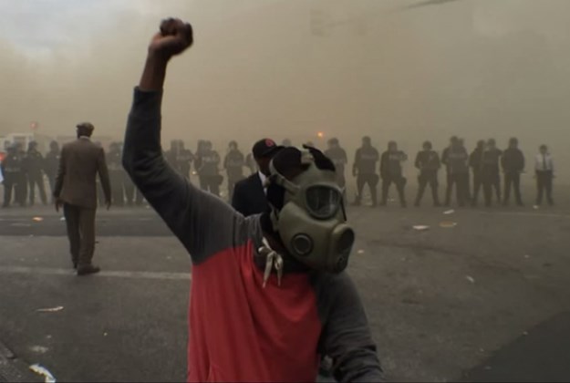 Ulični rat u Baltimoreu: Tisuće policajaca suzavcem i gumenim mecima nametnule policijski sat
