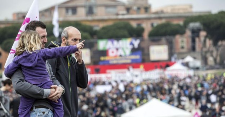 Tisuće ljudi prosvjedovalo u Rimu zbog legalizacije istospolnih brakova