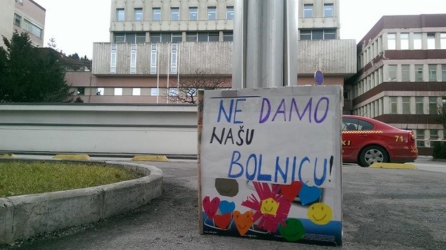 Prosvjed protiv Izetbegovića u Sarajevu: Zatvaraju bolnicu da bi u zgradu uselili vladu?