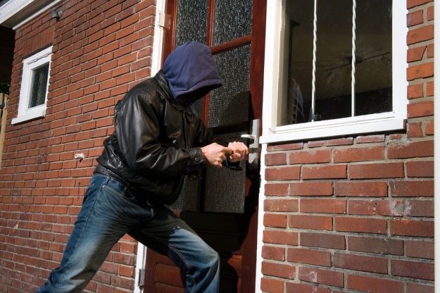 Čuvajte svoje stvari na odmoru: Lopov u Novalji u jednom danu okrao devet apartmana