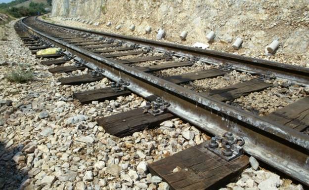Ugrožen željeznički promet: Kraj pruge kod Velike Ludine ukradeno 700 metara bakrene žice sa stupova