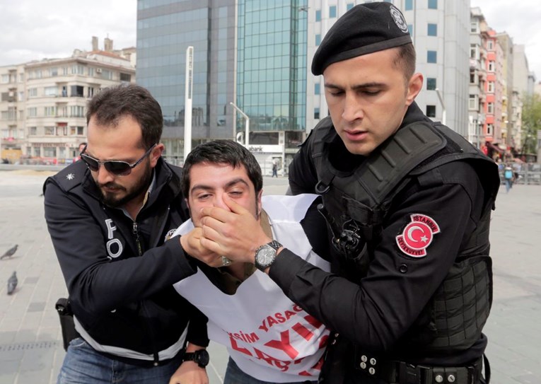Policija u Istanbulu suzavcem rastjerala prvosvibanjski prosvjed